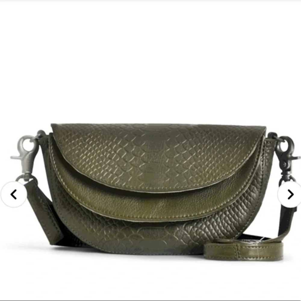 Brandi Croc Embossed Leather Crossbody Bag DAY AND MOOD